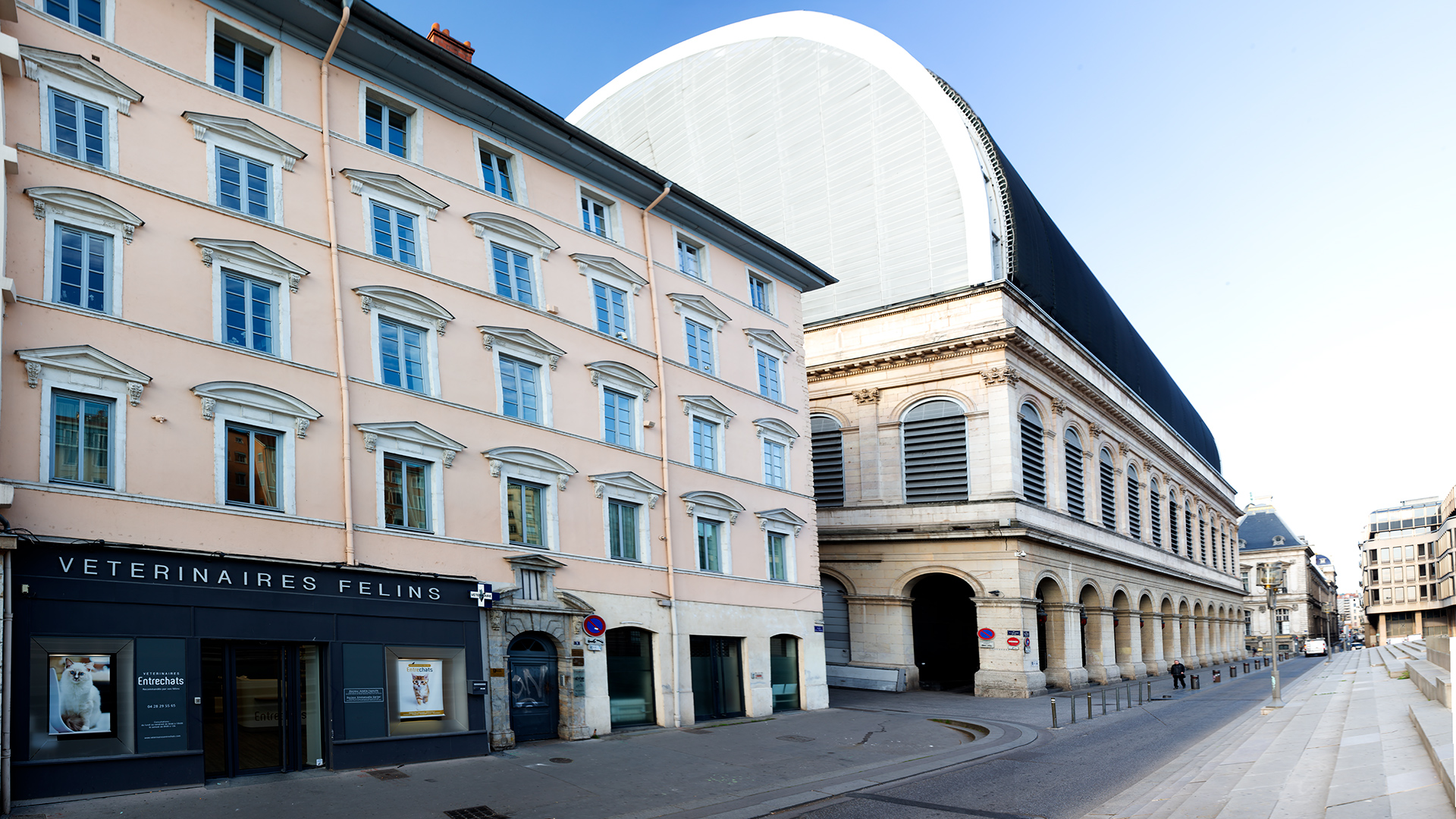 Entrechats centre Lyon Opera Entrechats centre Lyon Opera